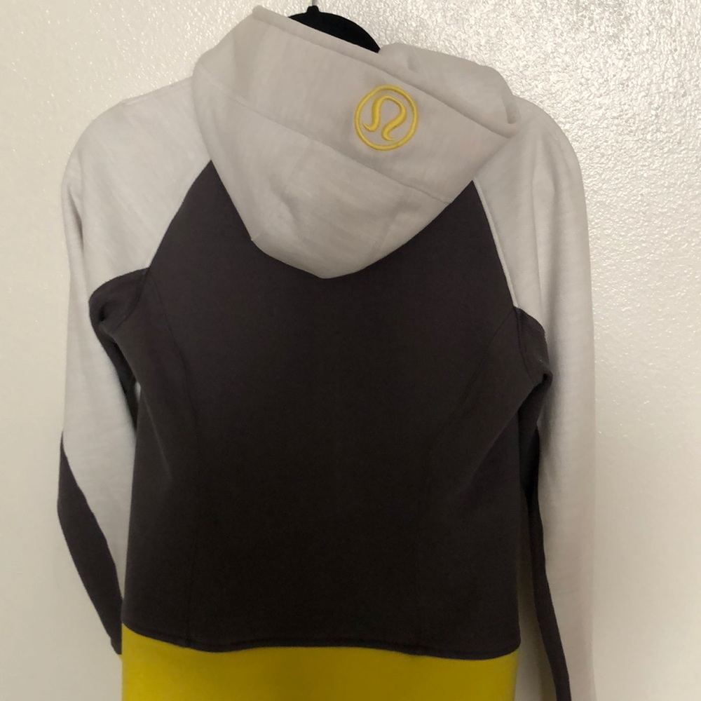 Lululemon scuba sweater size 6